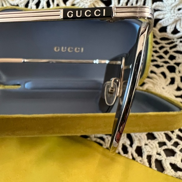 Gucci Sunglasses - Picture 4 of 6